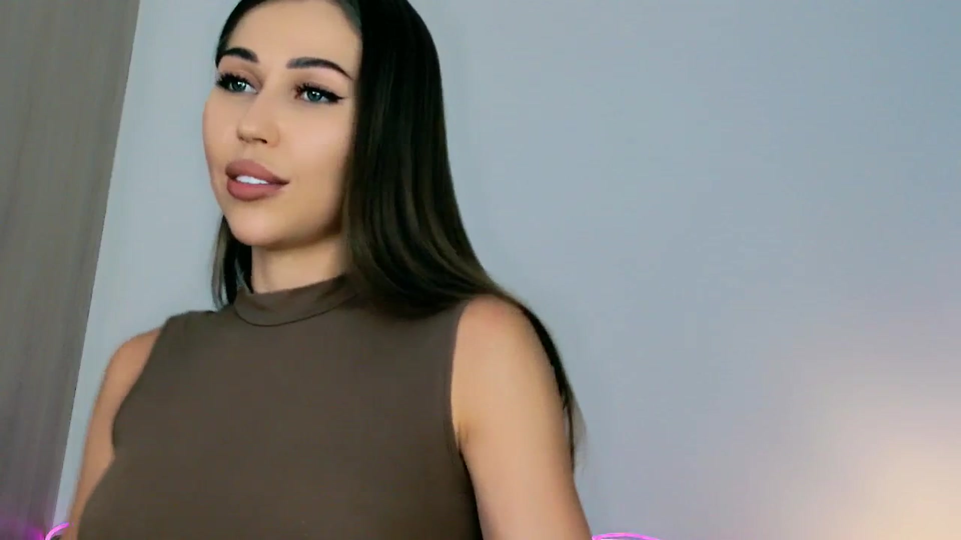 mia4sin video thumbnail