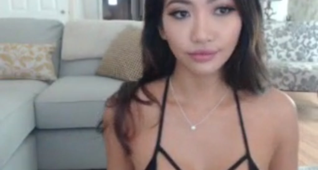 MissReinaT video thumbnail
