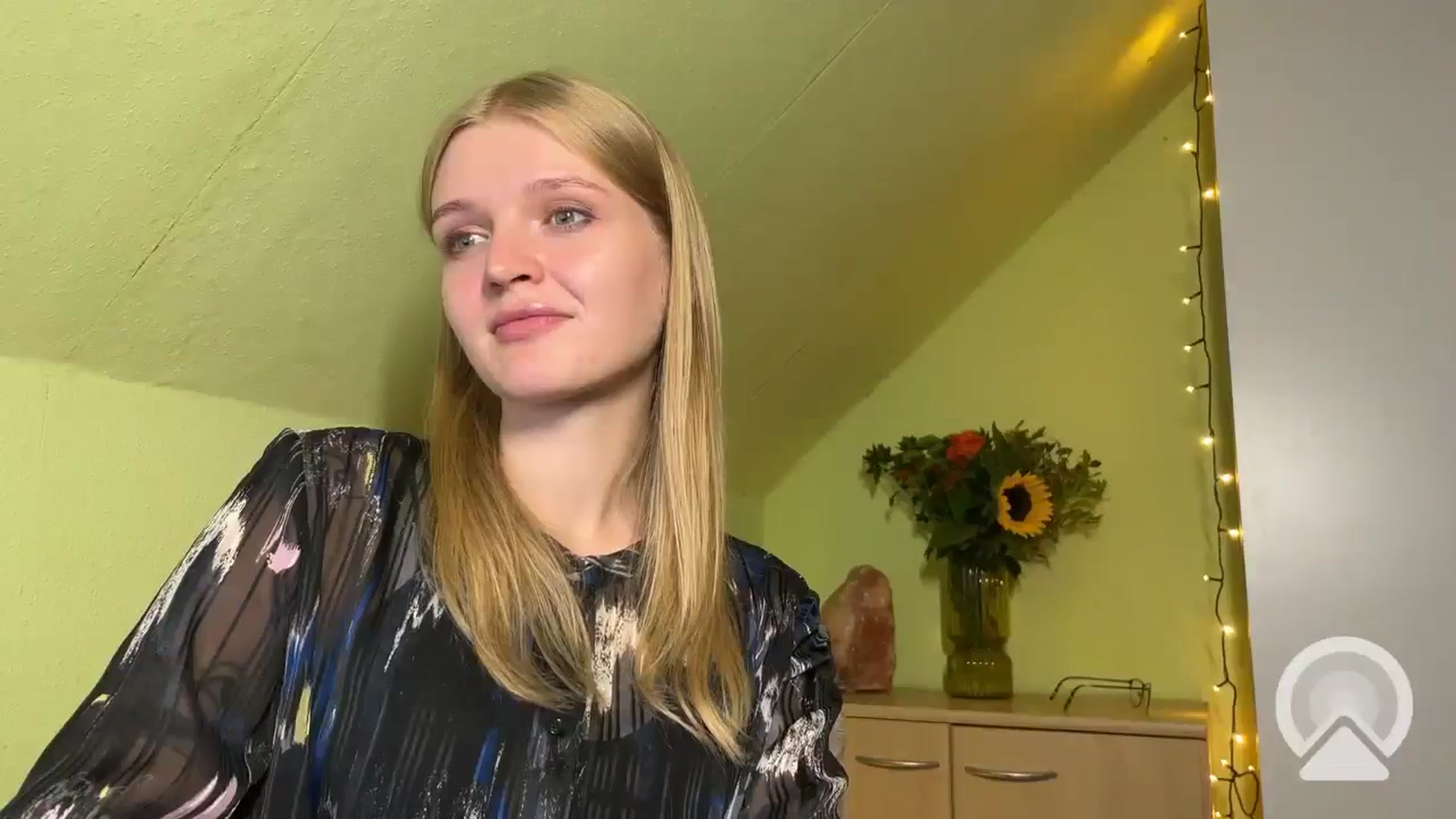 BlondeVixen_A video thumbnail