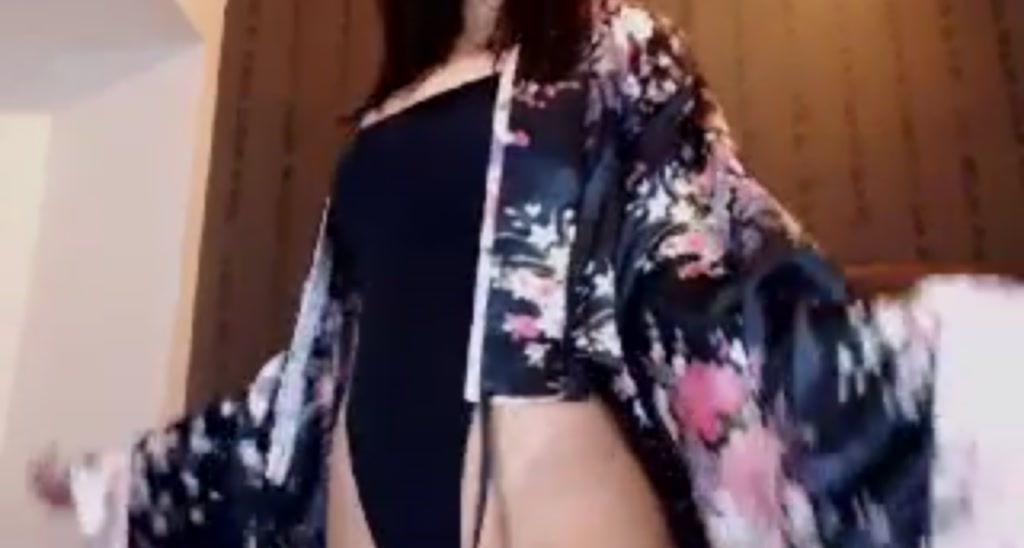 LeenaQ video thumbnail