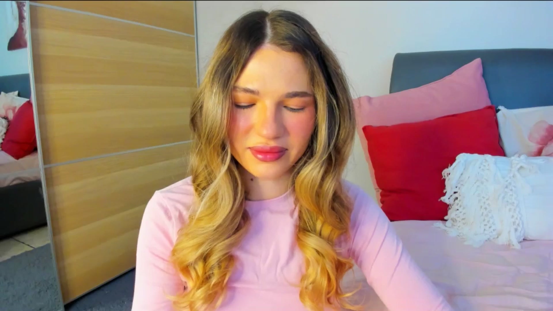 Dariadely video thumbnail