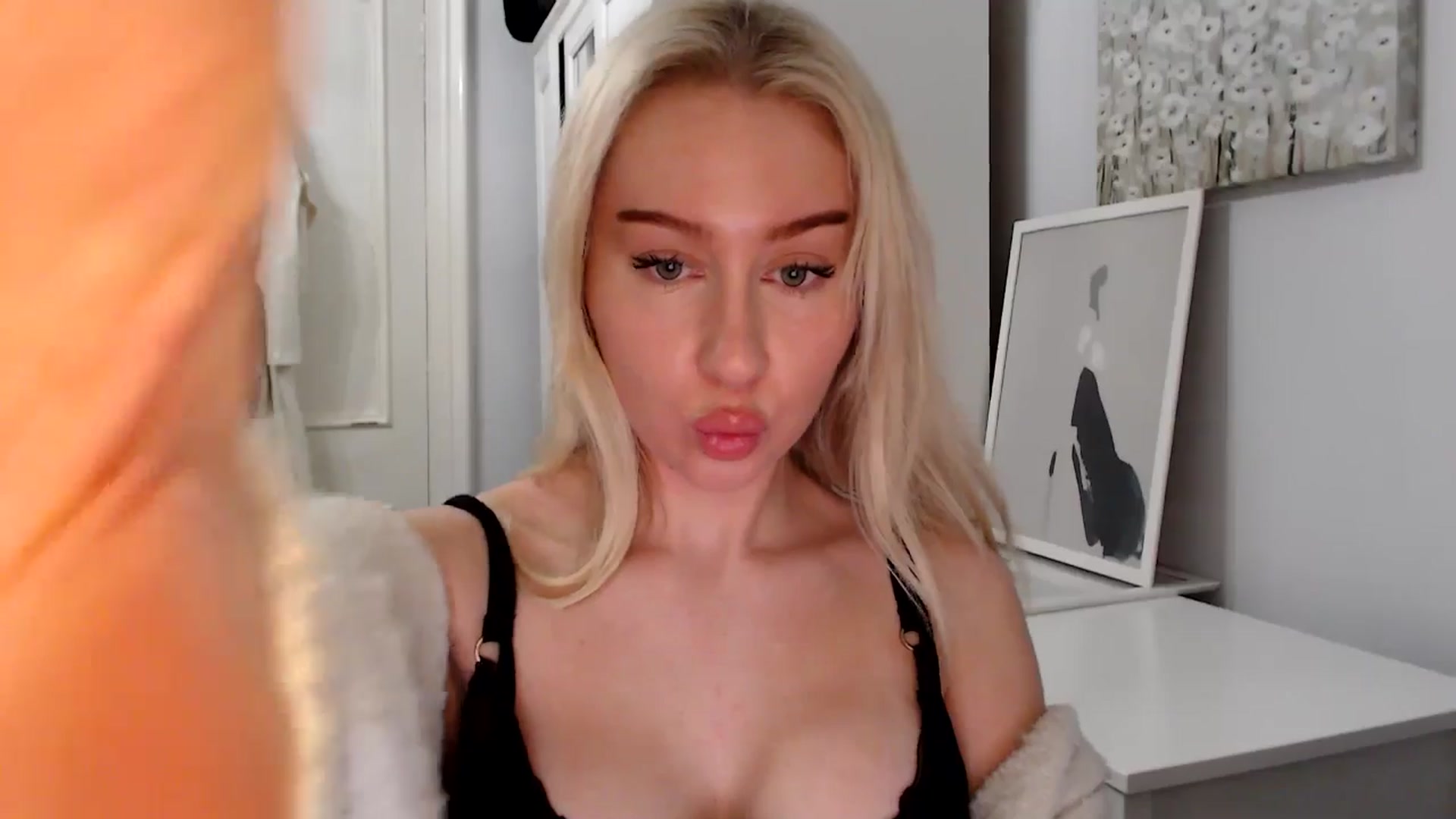PetiteAvax video thumbnail