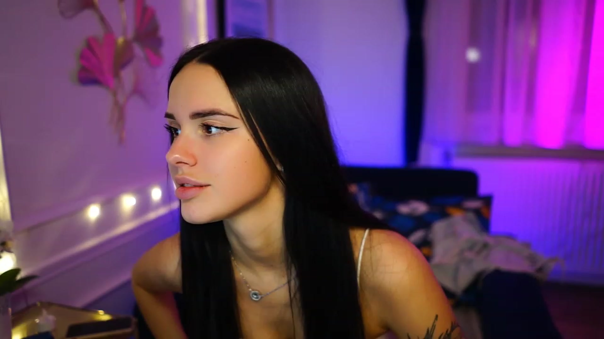 cinnabellee video thumbnail