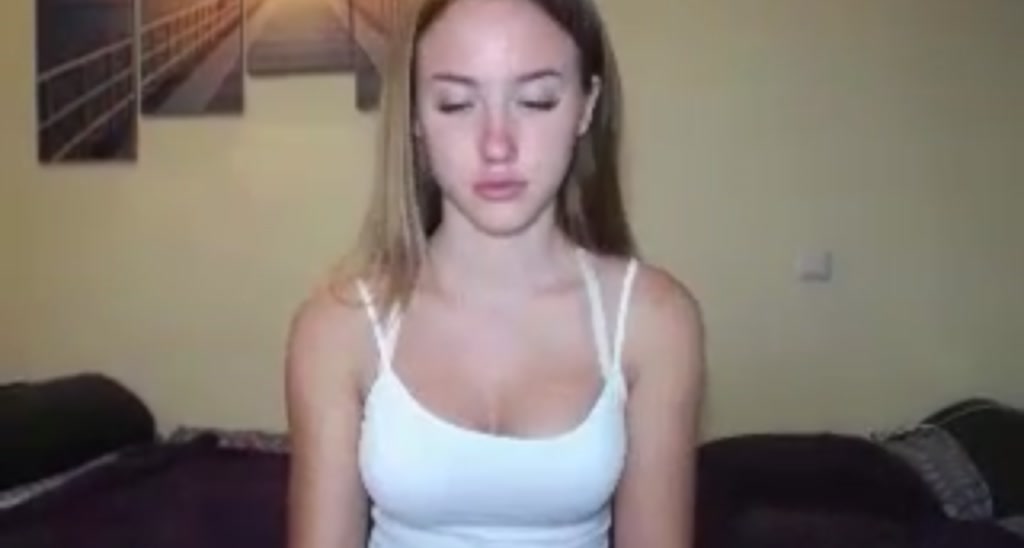 Ellie_18_ video thumbnail