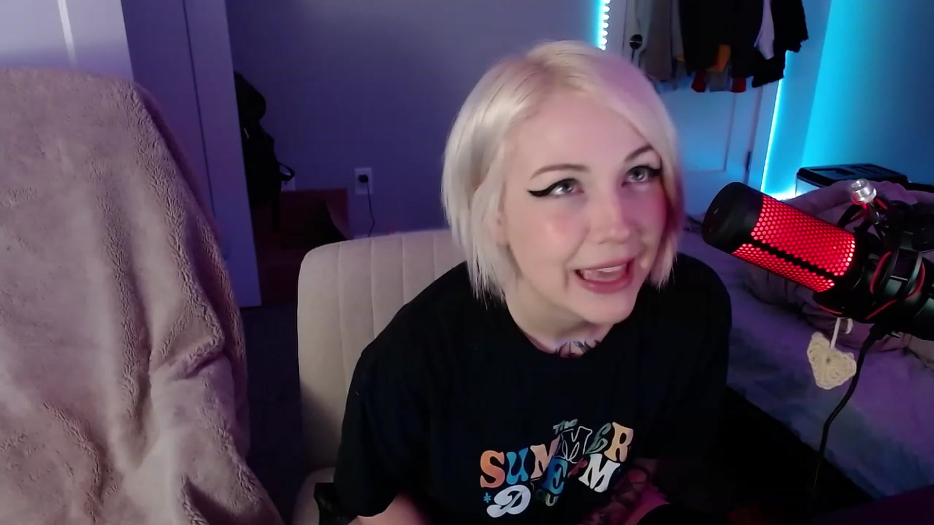 cuteholly video thumbnail