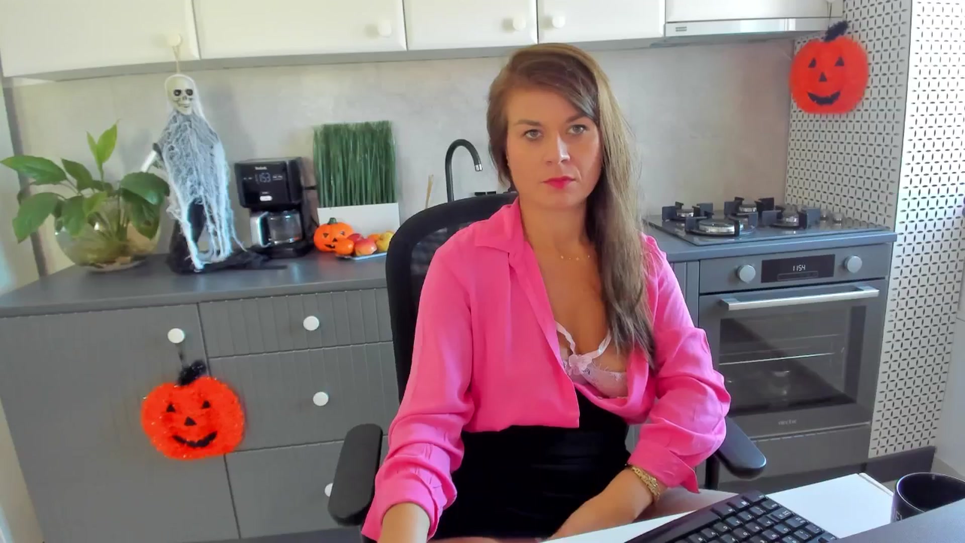 SuaveGia video thumbnail