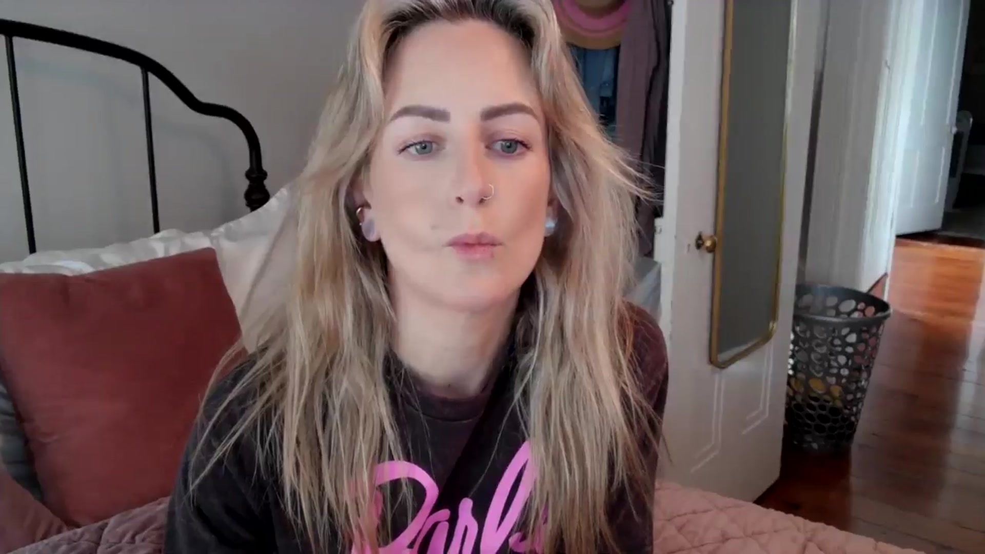 Lena_bee video thumbnail