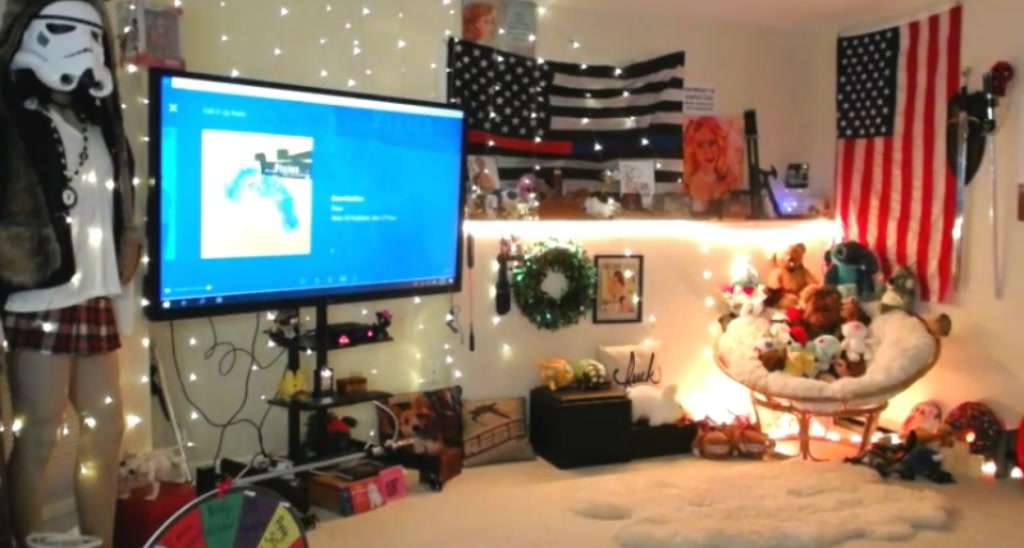 MissMolly video thumbnail