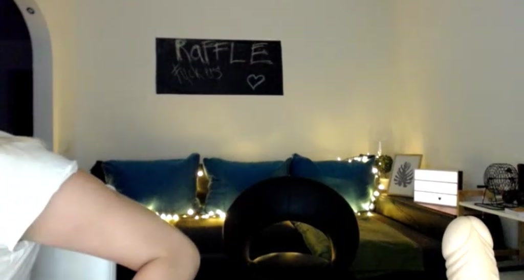 KissLara video thumbnail