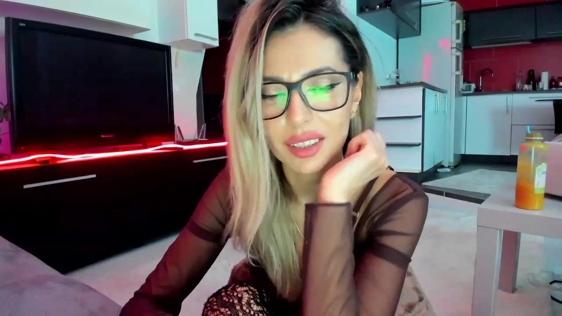 SmileyTinaa video thumbnail