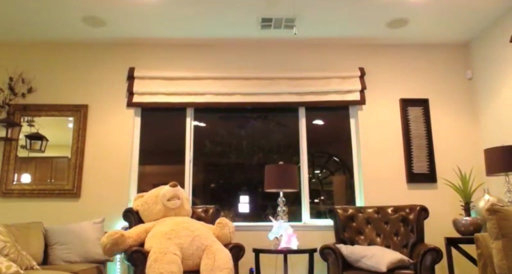 AriaNina video thumbnail