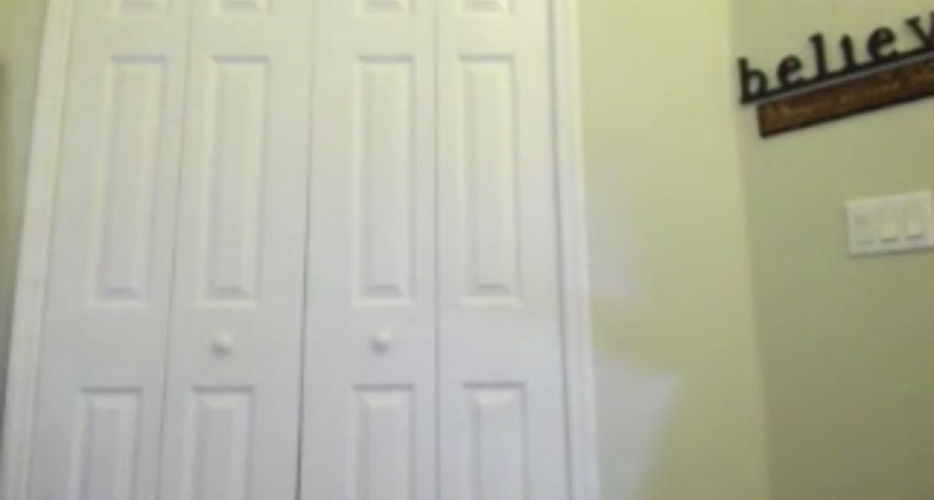 Downloads video thumbnail