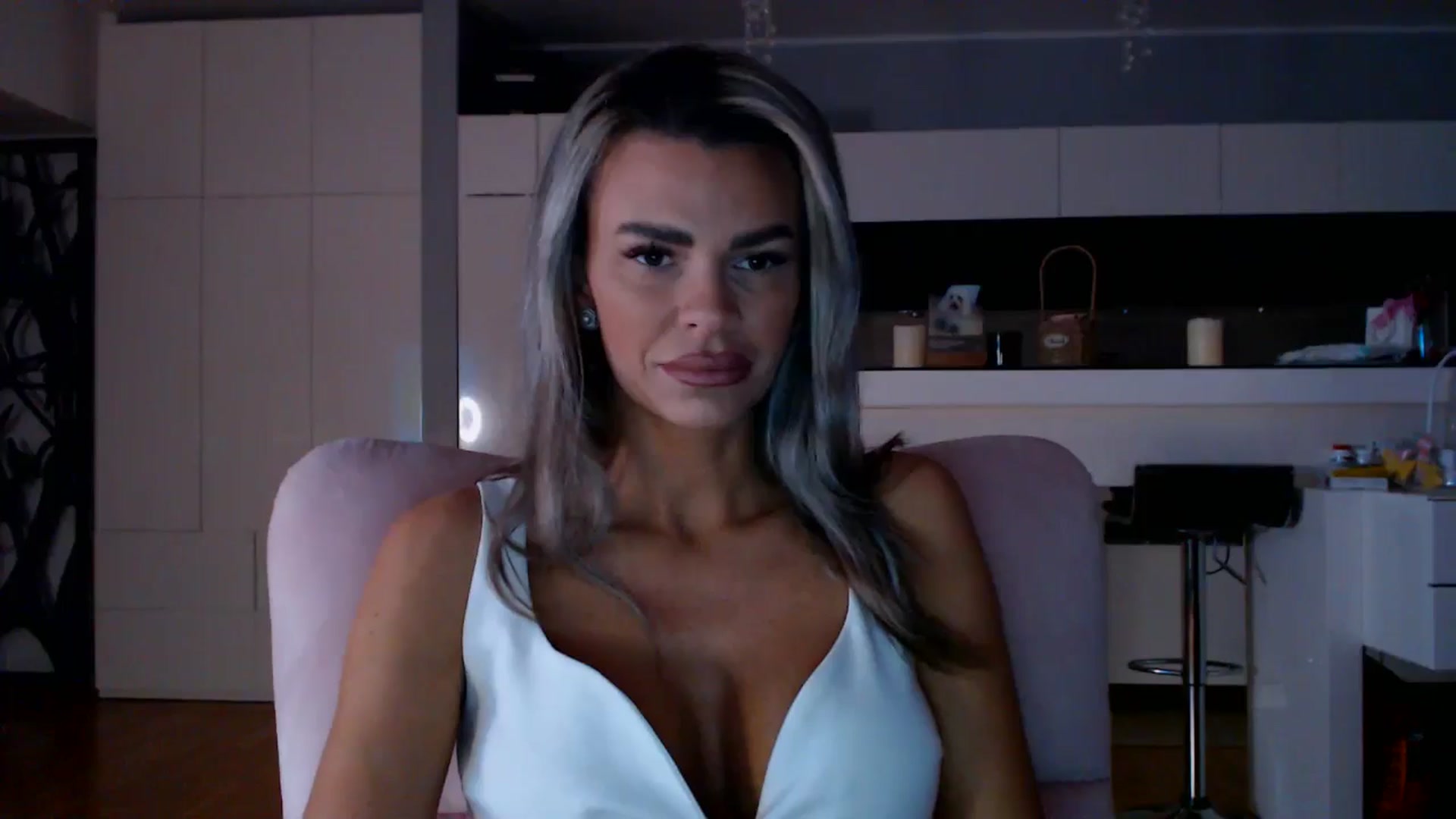 D_y_y video thumbnail