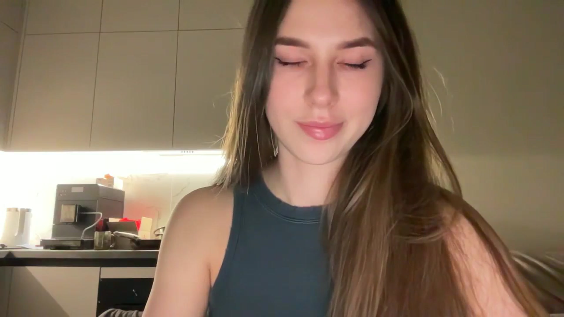kissfreeze video thumbnail