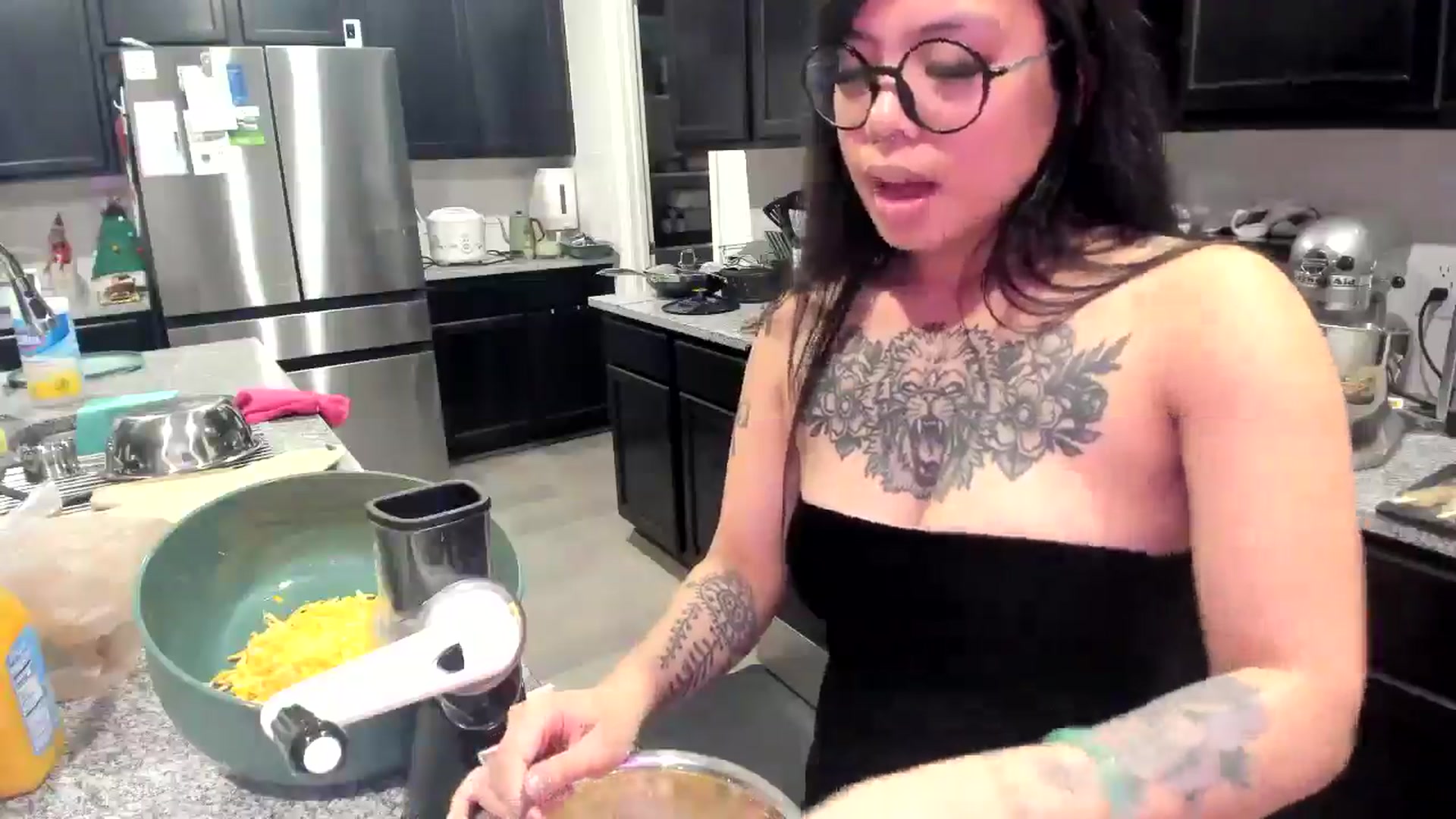 dolllface video thumbnail