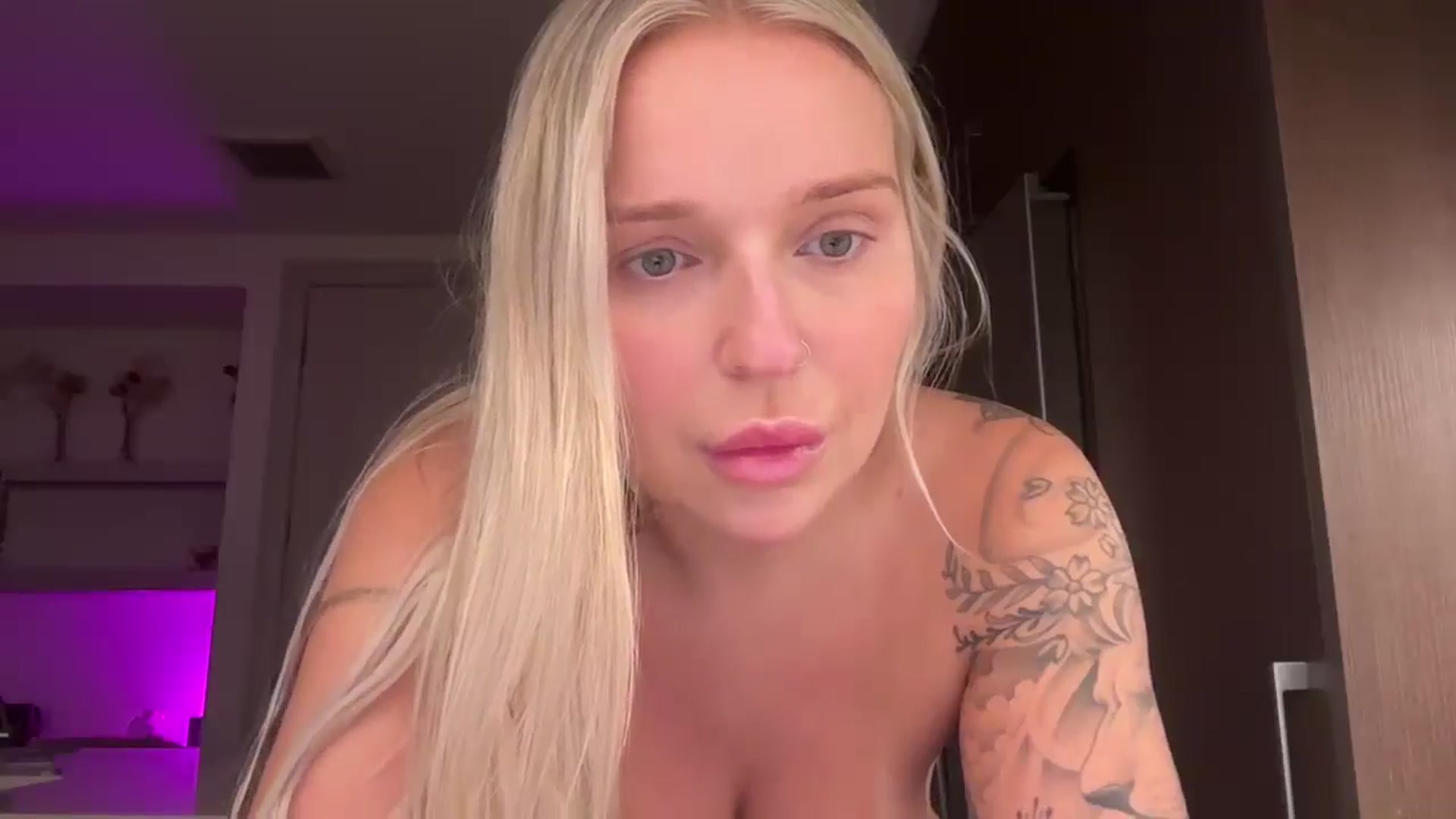KissMyTitsPls video thumbnail