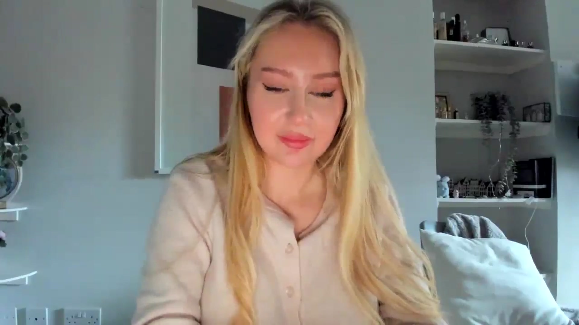 AvaCutie video thumbnail