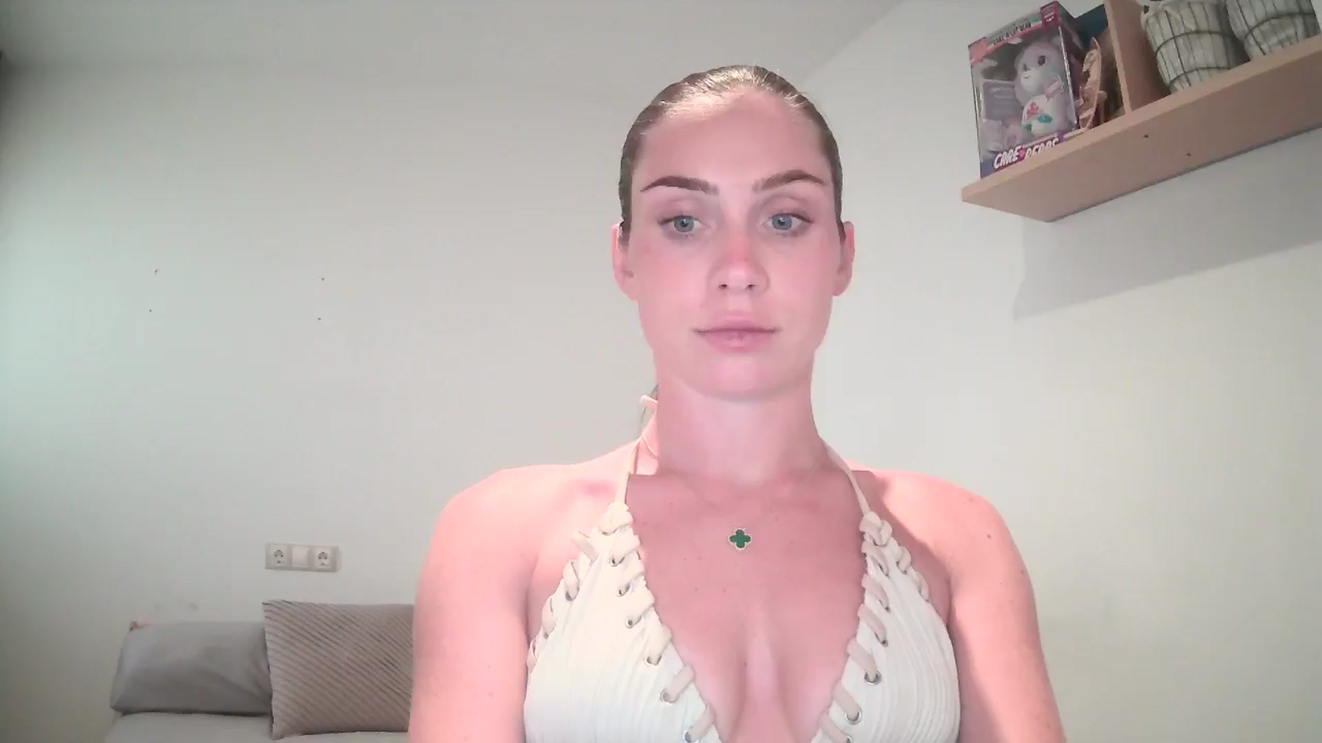 English_Lola video thumbnail