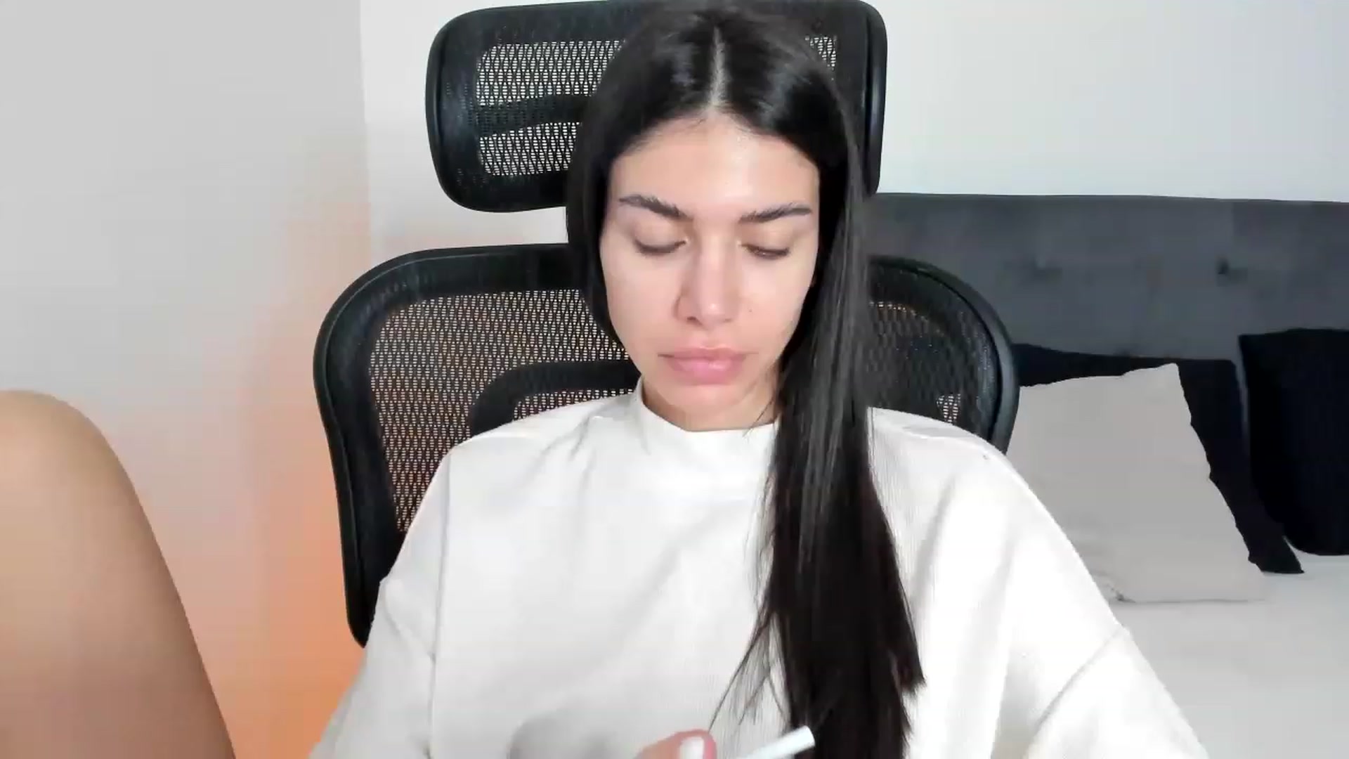 Bee_Bee video thumbnail