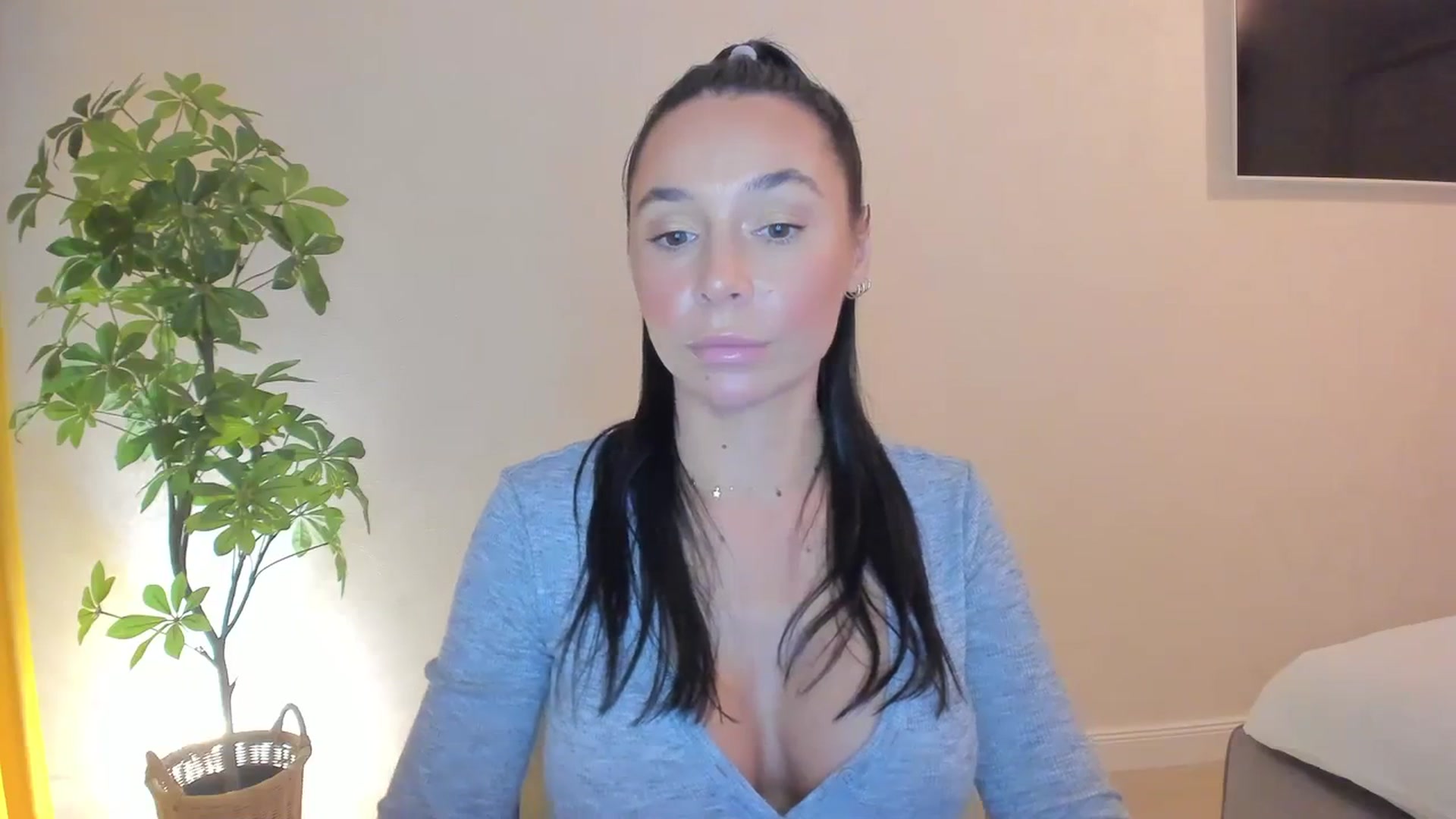 MMbealien video thumbnail