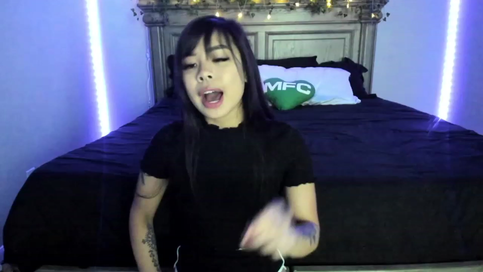dolllface video thumbnail