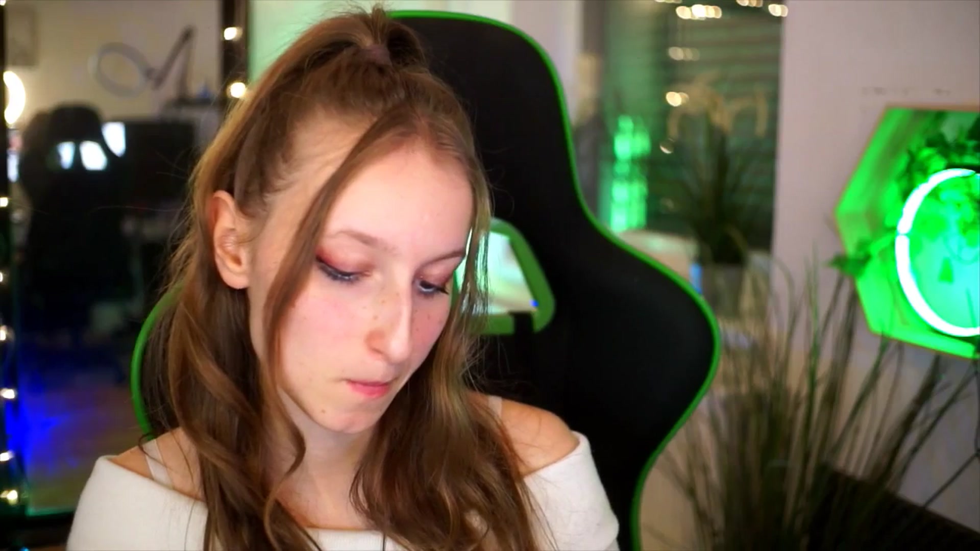 Kira9 video thumbnail