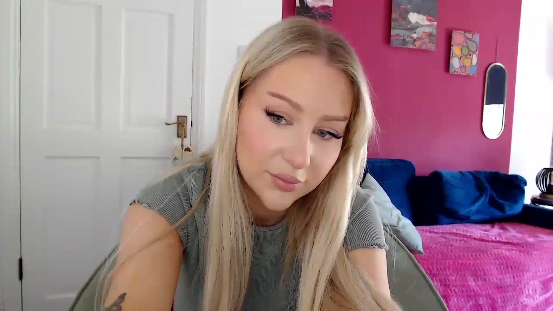 PetiteAvax video thumbnail