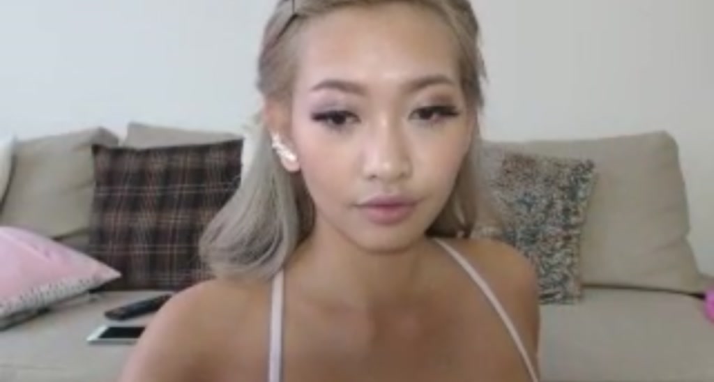 MissReinaT video thumbnail