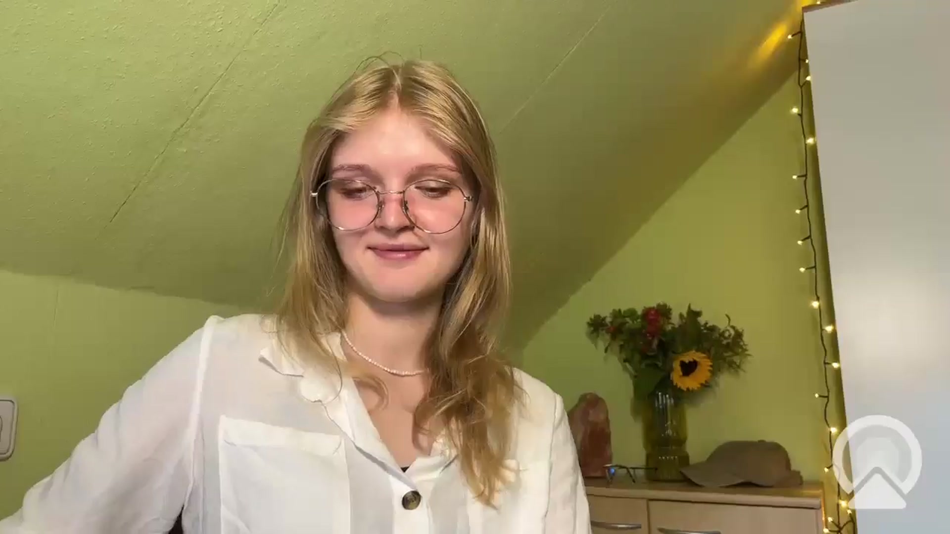 BlondeVixen_A video thumbnail