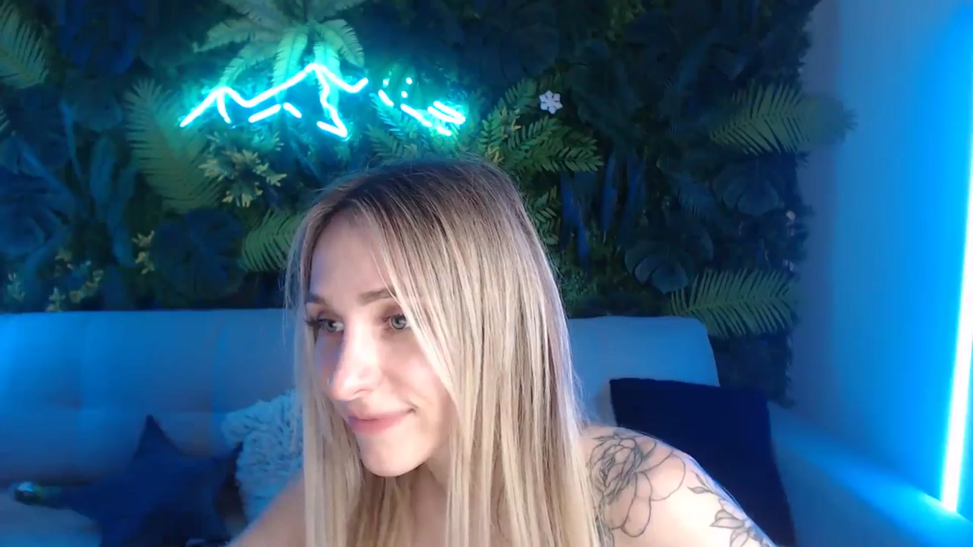 Horny_Blond video thumbnail
