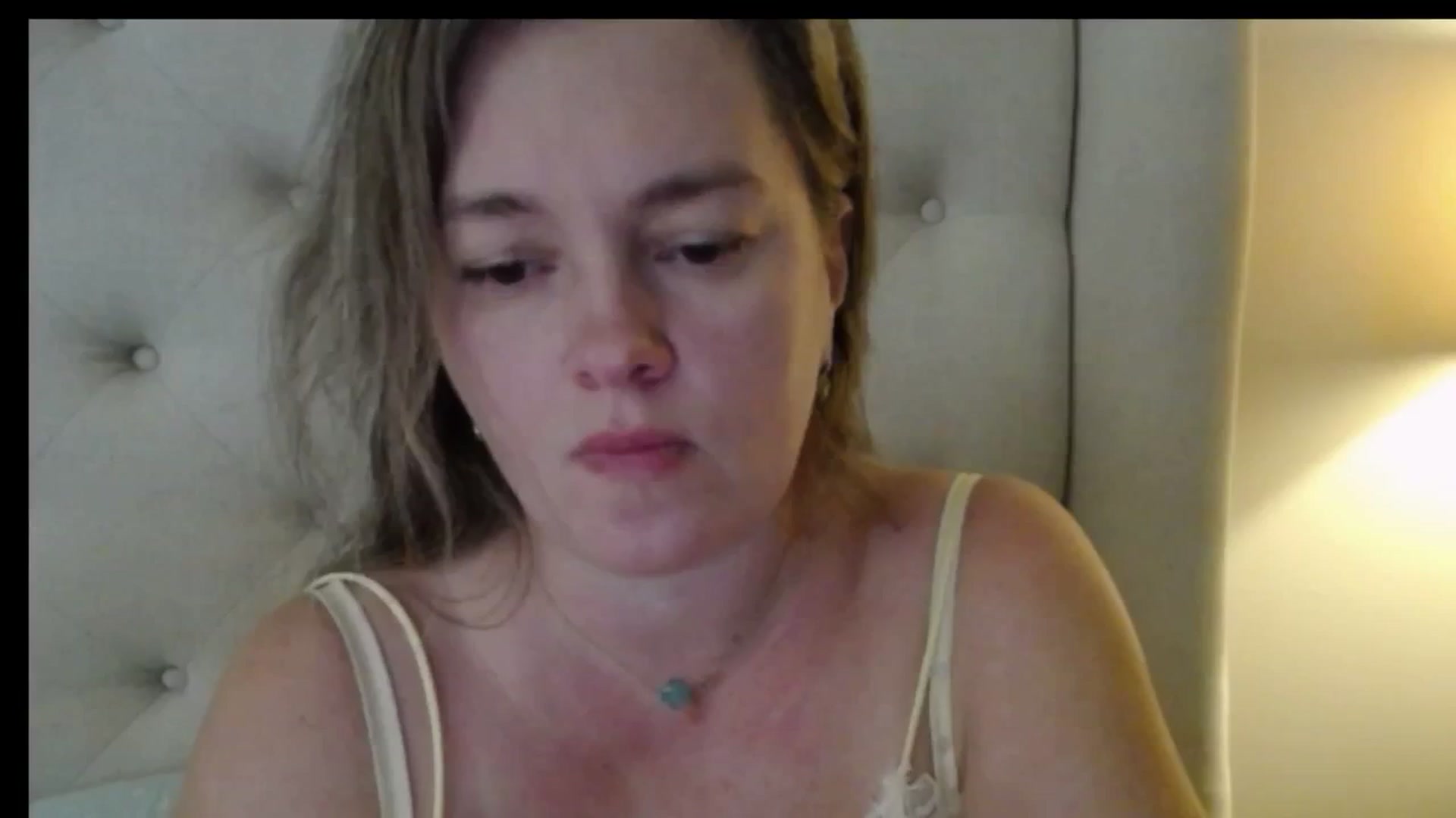 J0llye video thumbnail