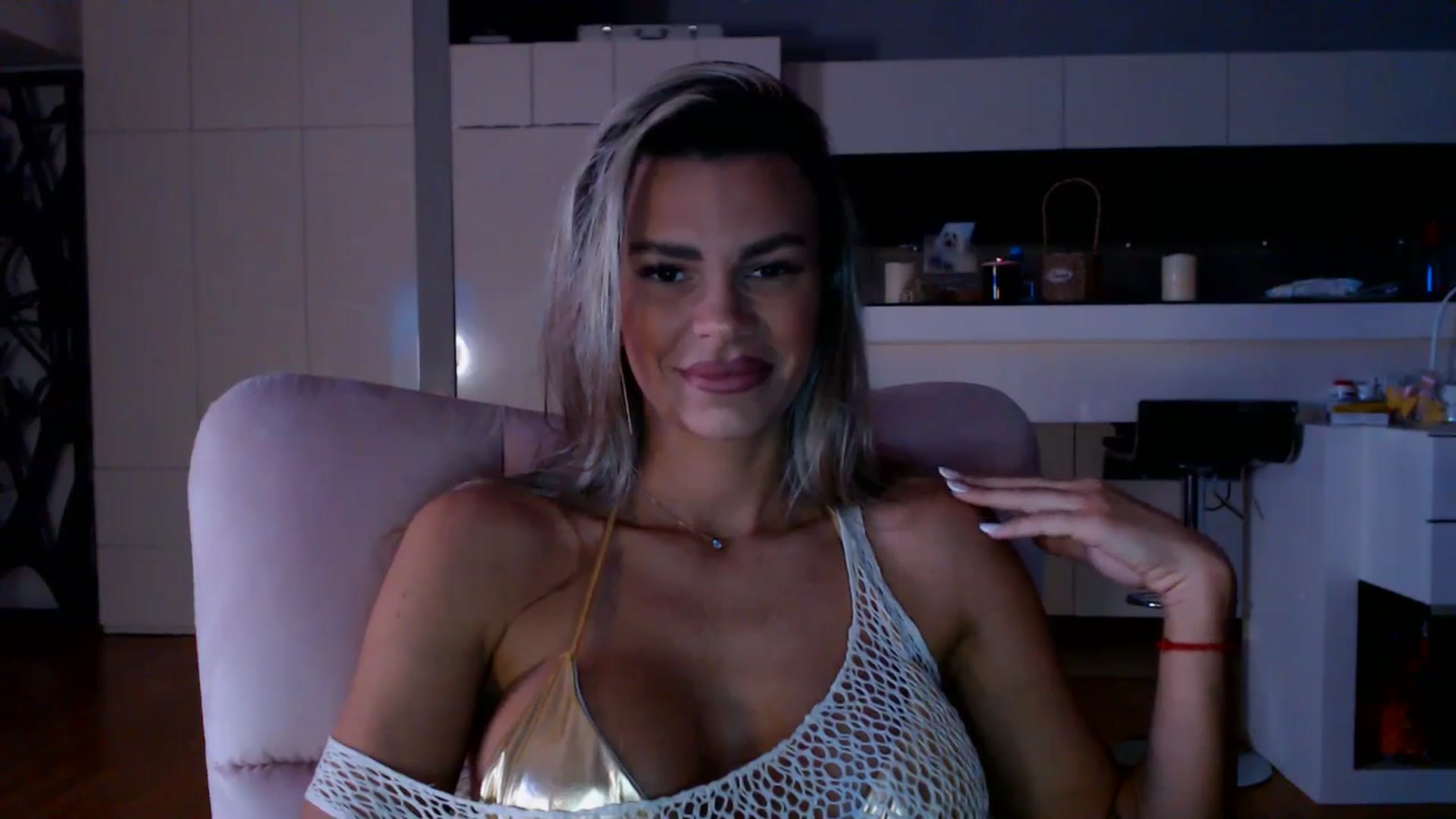 D_y_y video thumbnail