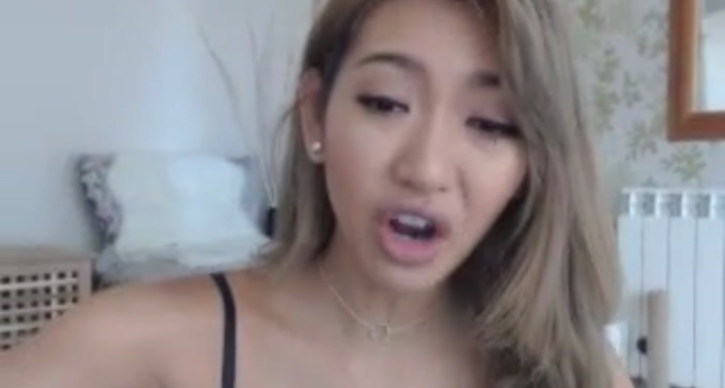 MissReinaT video thumbnail