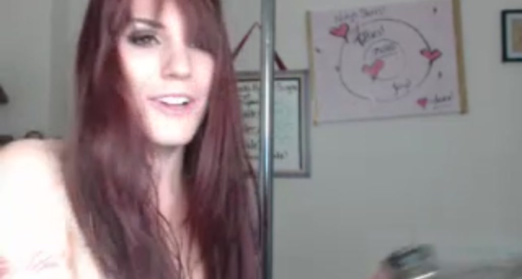 LaraGetsNaked video thumbnail