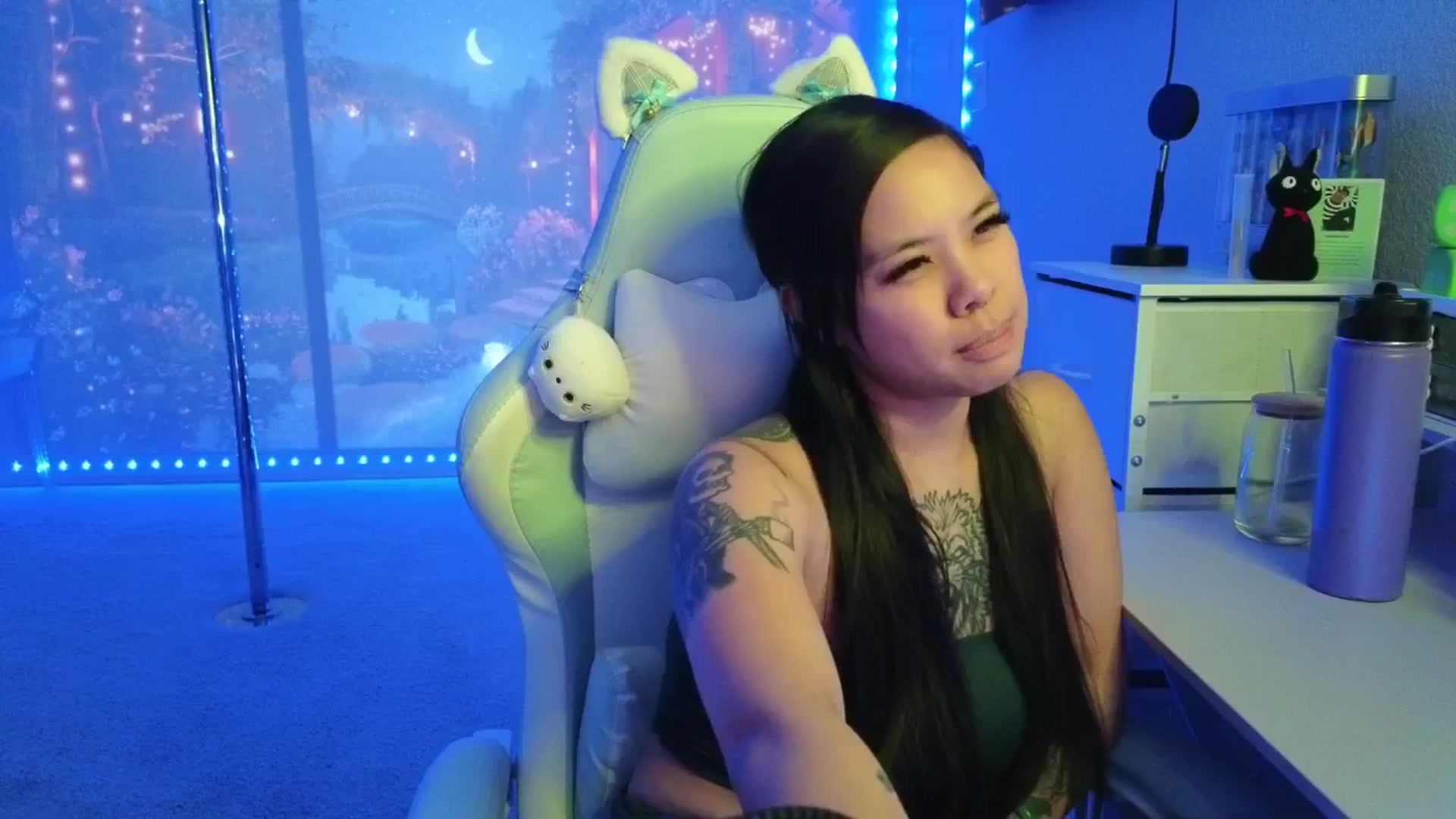dolllface video thumbnail