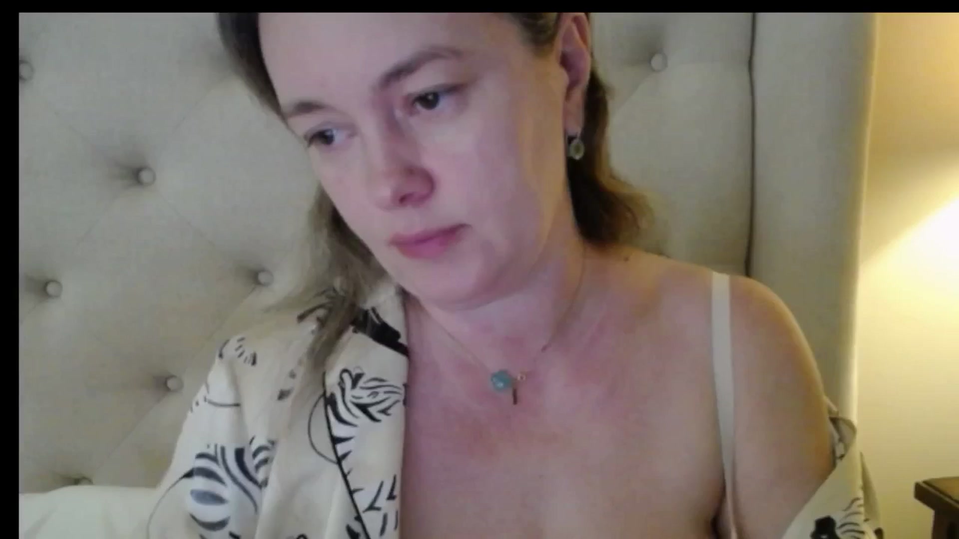 J0llye video thumbnail