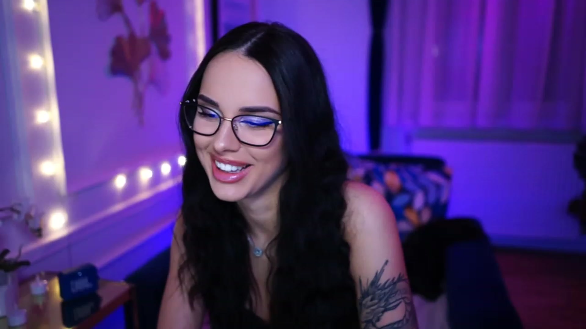 cinnabellee video thumbnail