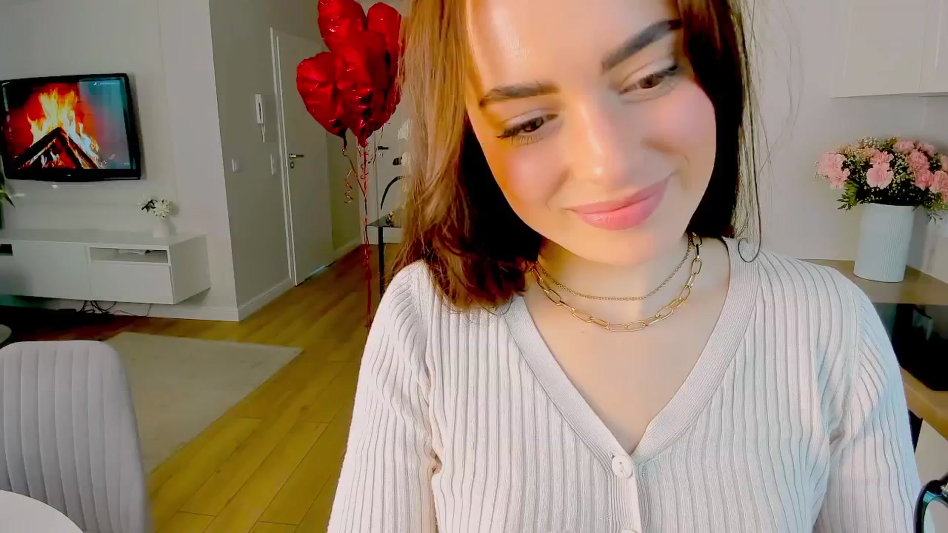 Hellenhottie video thumbnail