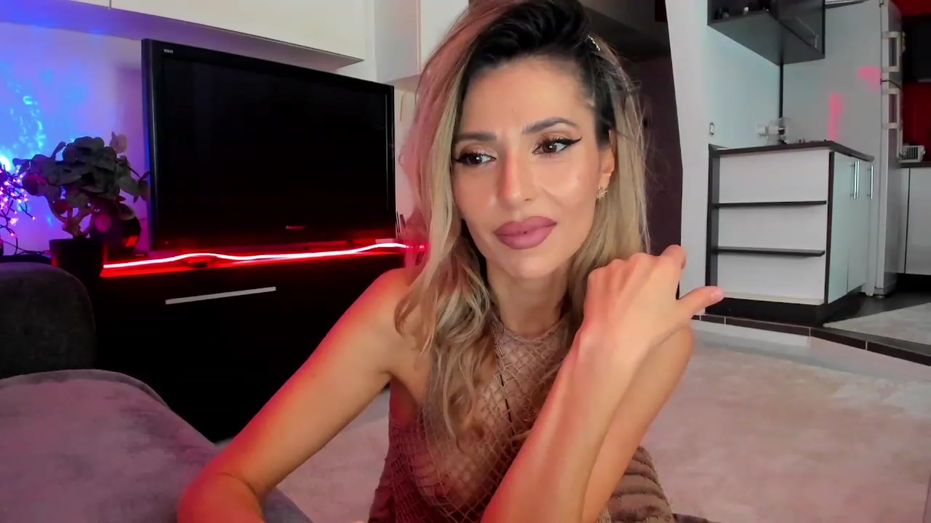 SmileyTinaa video thumbnail