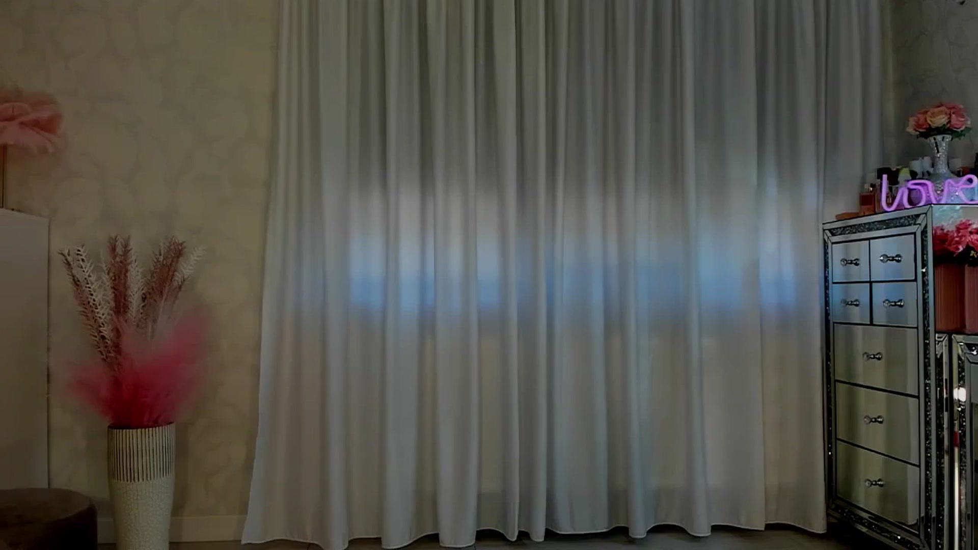 MissButterfly video thumbnail