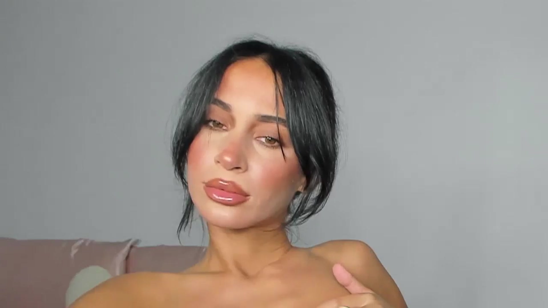 Qarinah video thumbnail