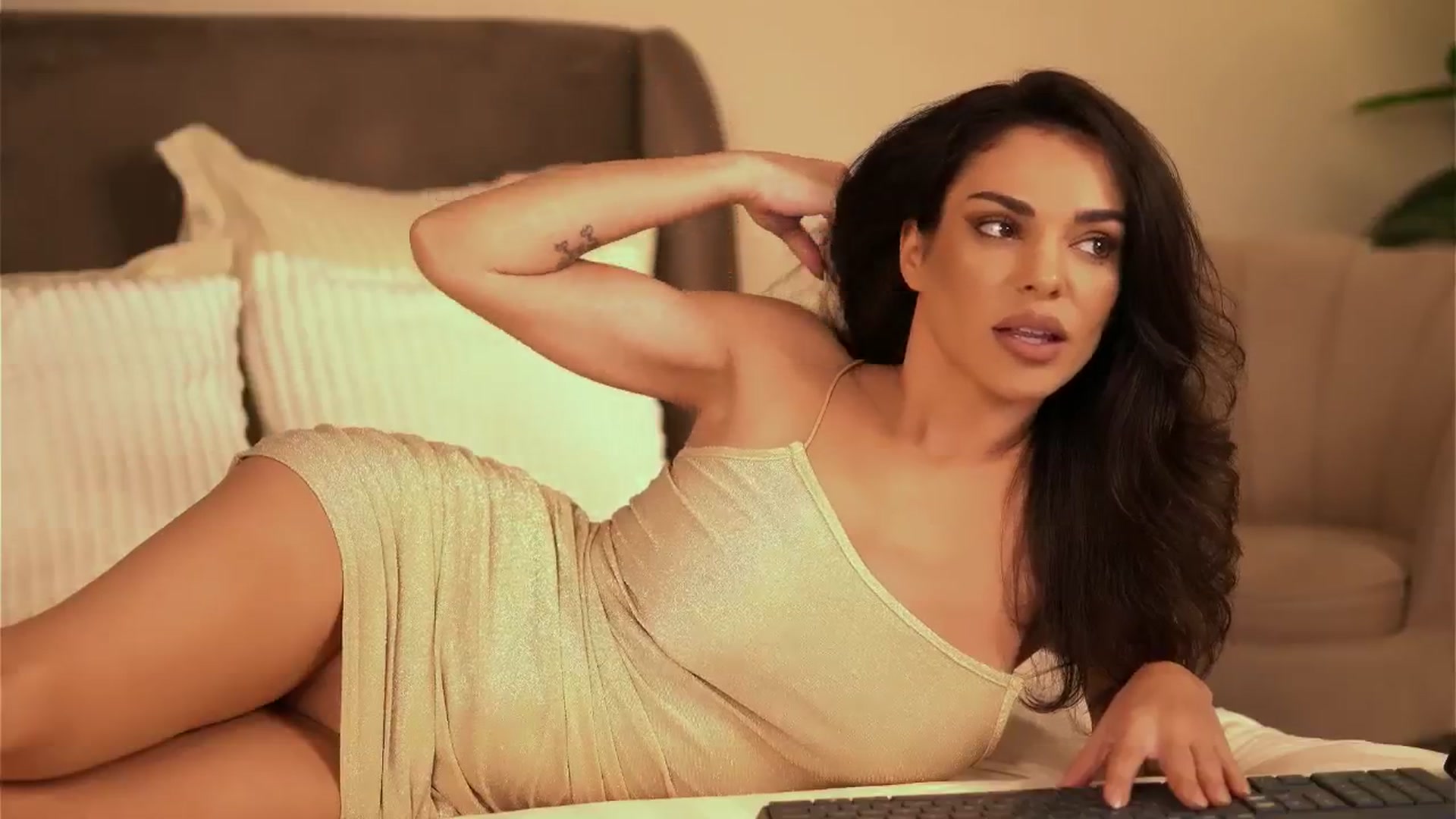 CurvedLizzie video thumbnail