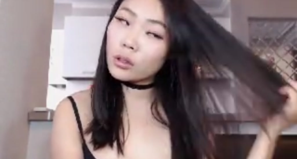 LeenaQ video thumbnail