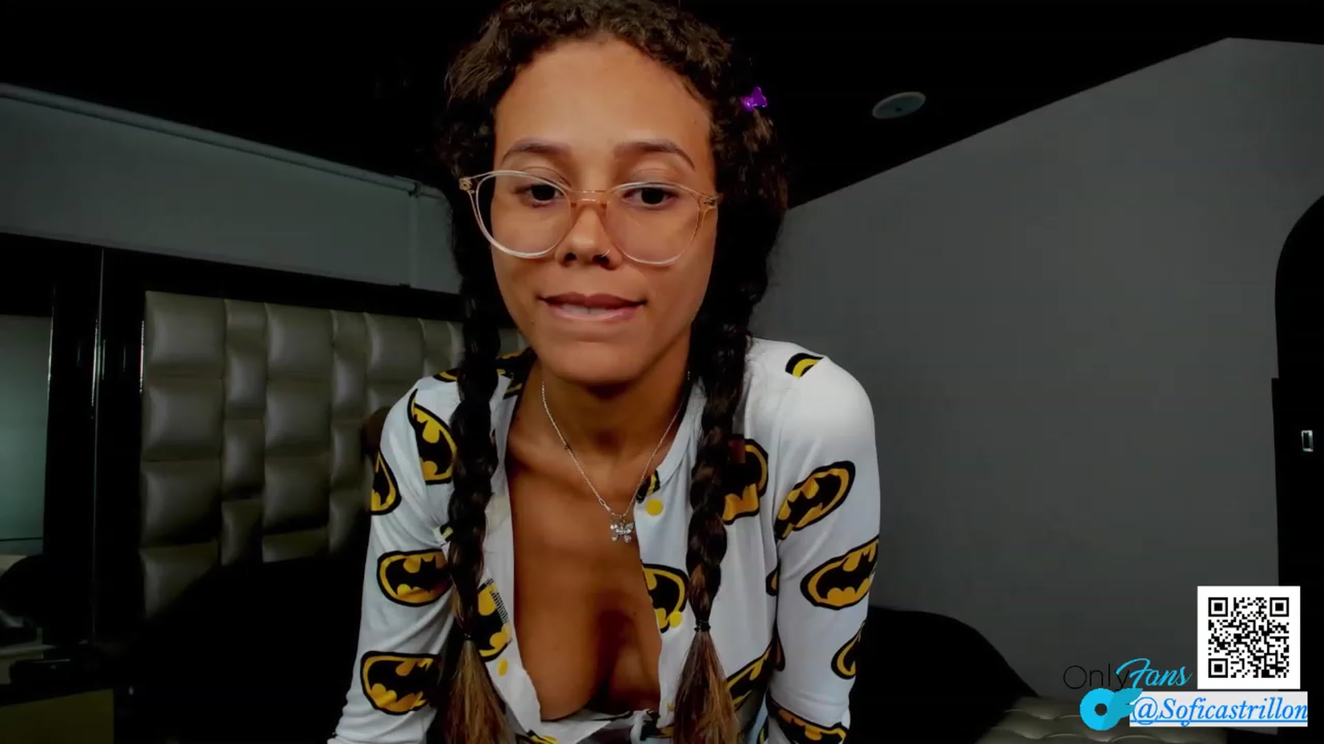 pamela_land video thumbnail