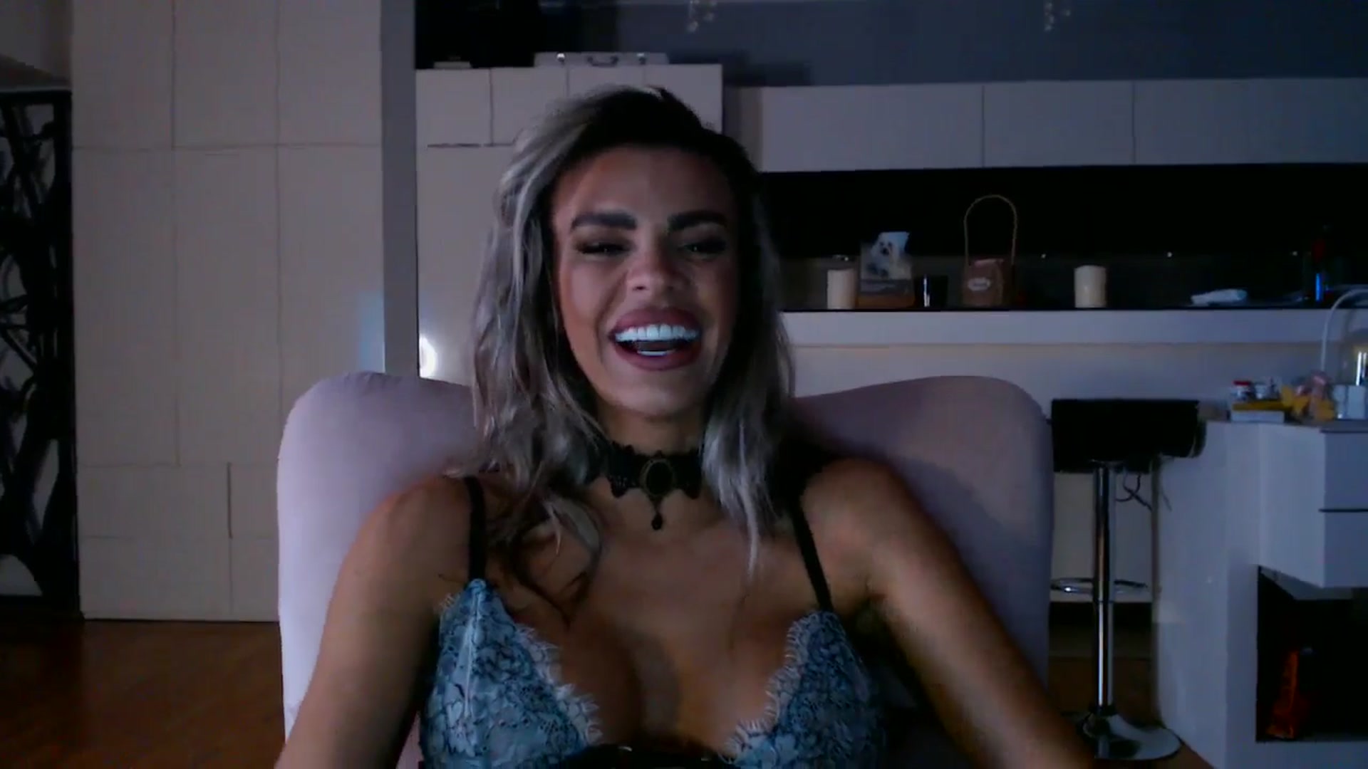 D_y_y video thumbnail