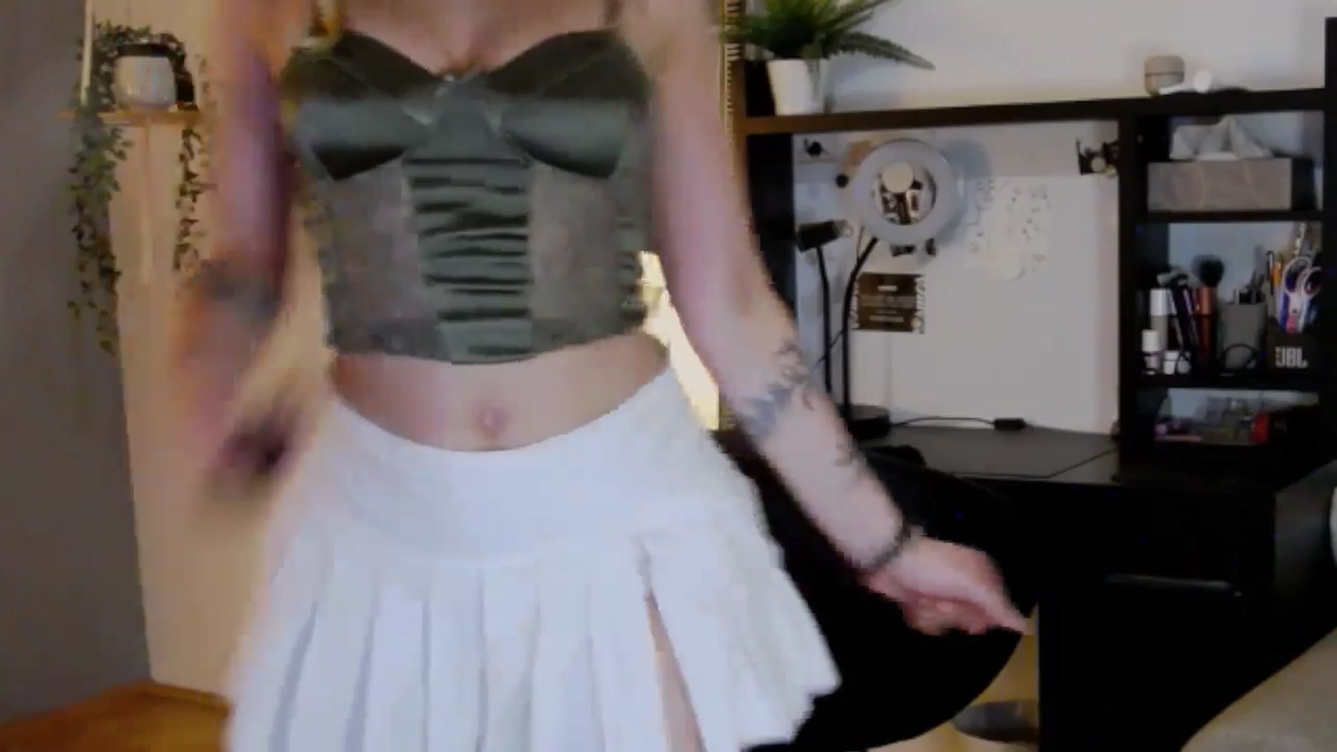 RiriBee video thumbnail