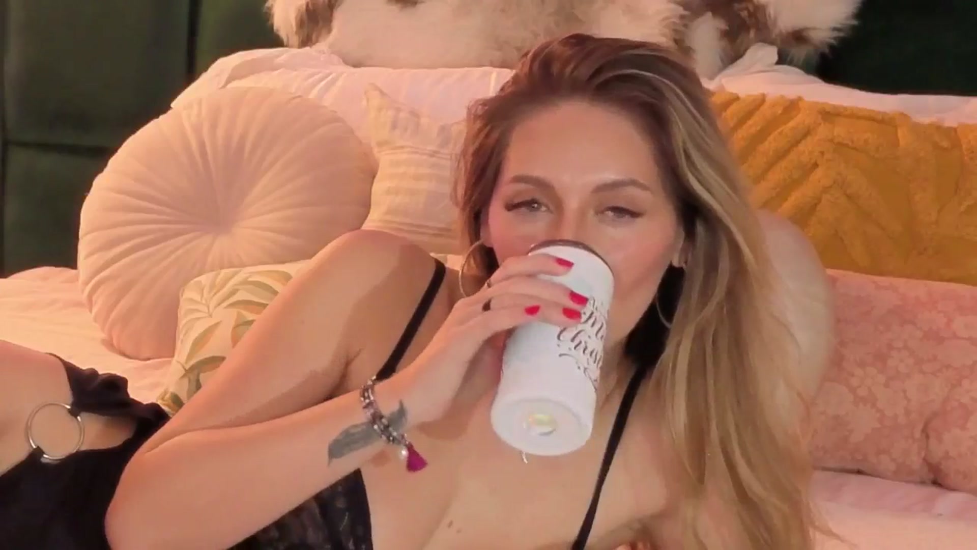 JoanneXOXO video thumbnail