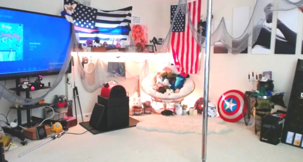 MissMolly video thumbnail