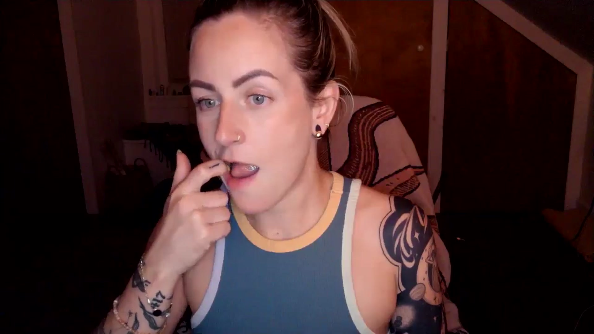 Lena_bee video thumbnail