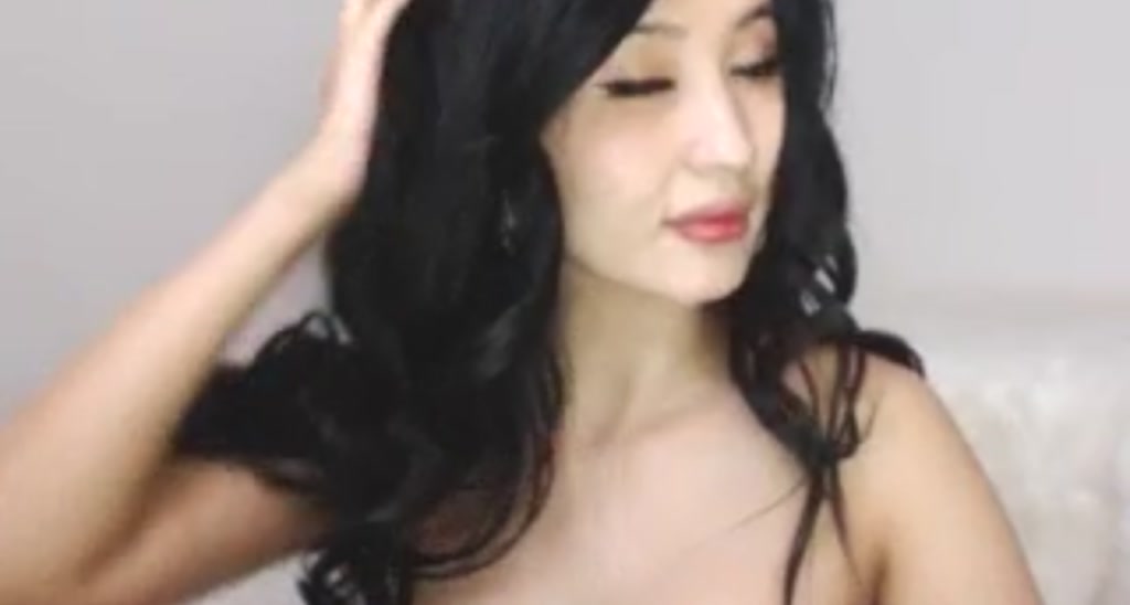 EssaMeii video thumbnail